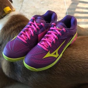 Women’s Mizuno Wave Exceed 2 tennis shoes
